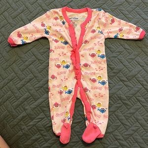 Pinkfong Nickelodeon baby shark onesie 0-3 months only worn once